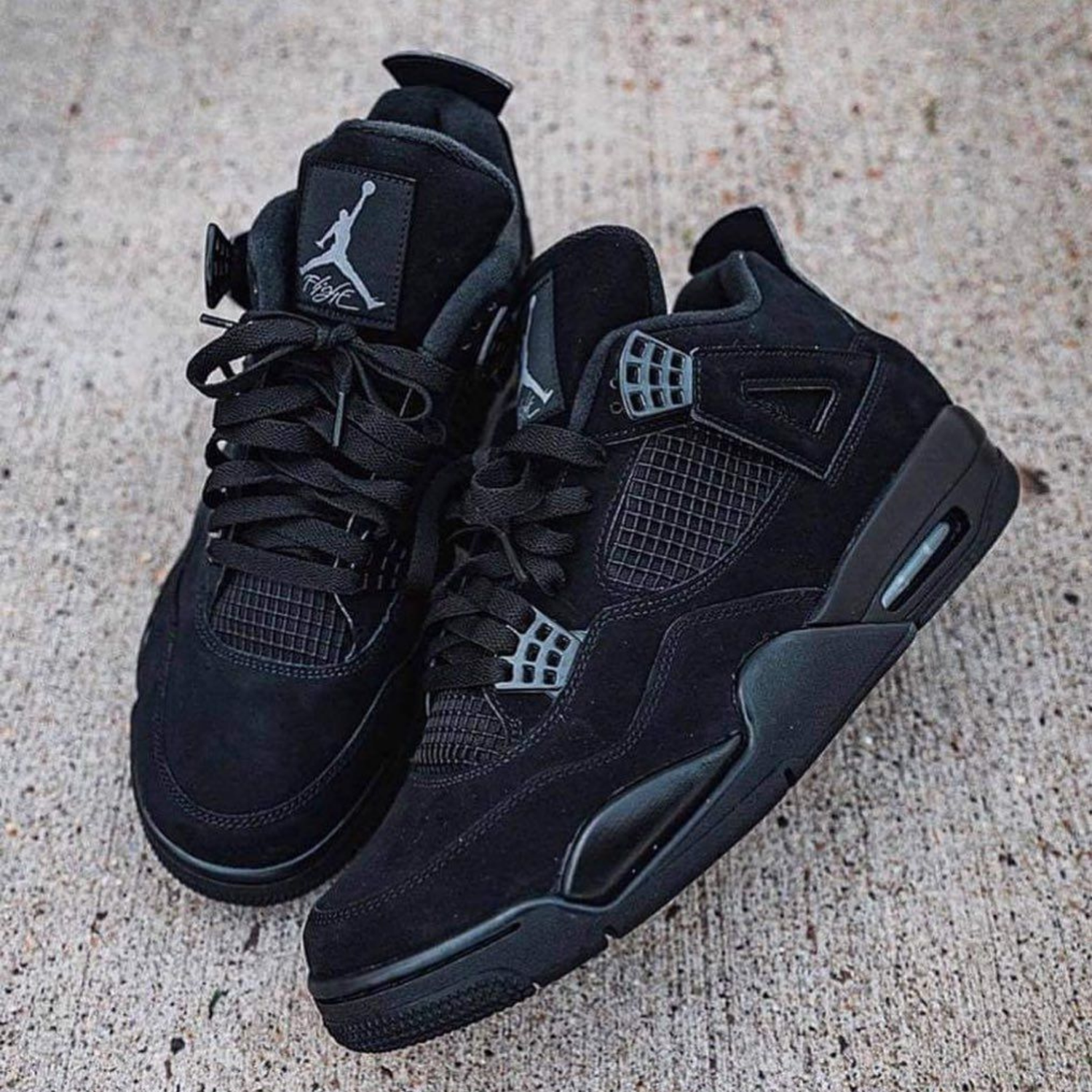 Premiera Air Jordan 4 Black Cat 2025