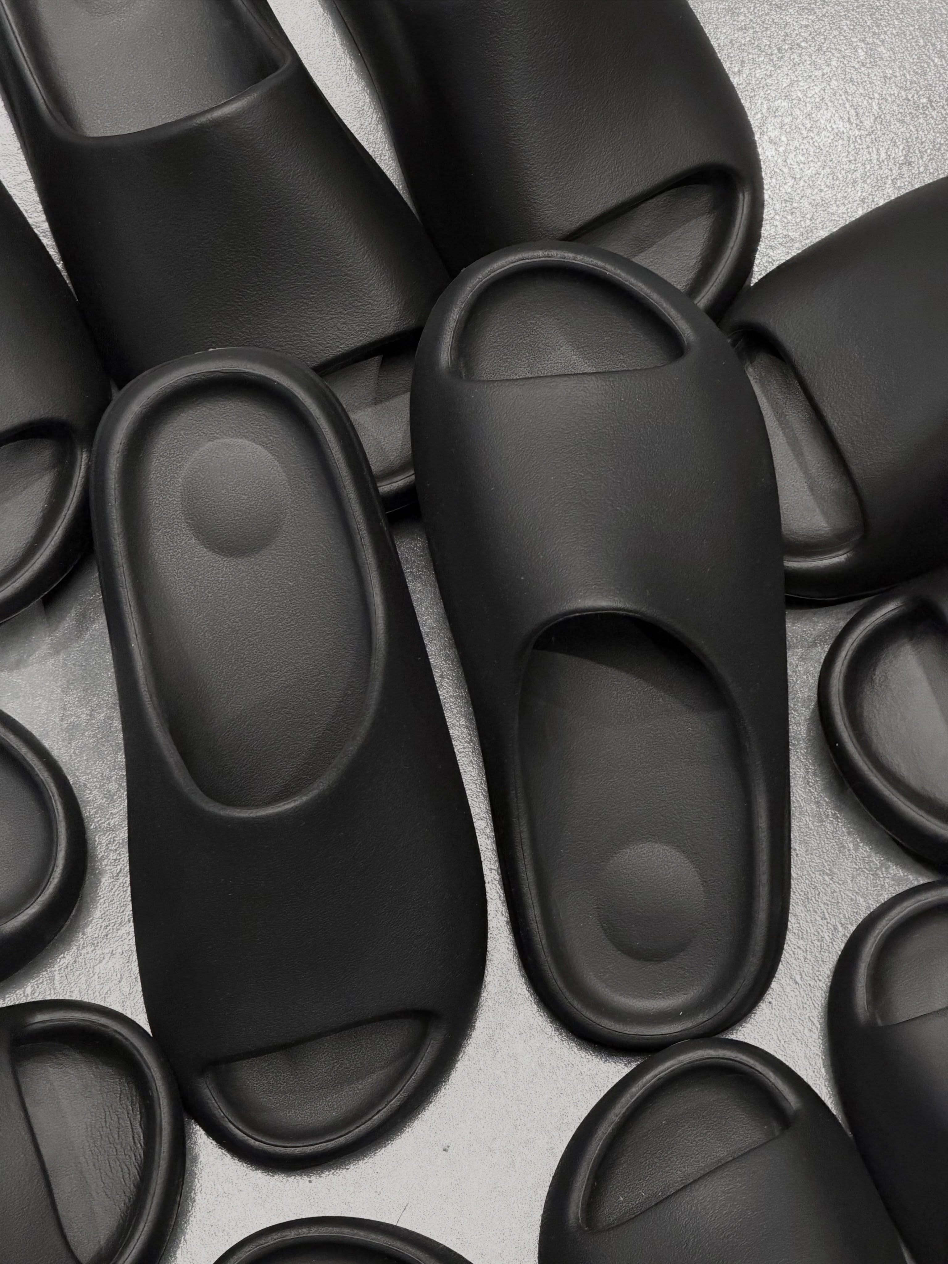 Najnowsze Yeezy YZY YS-01 Black i Cream za pół ceny dostępne z wysyłką w 24h!