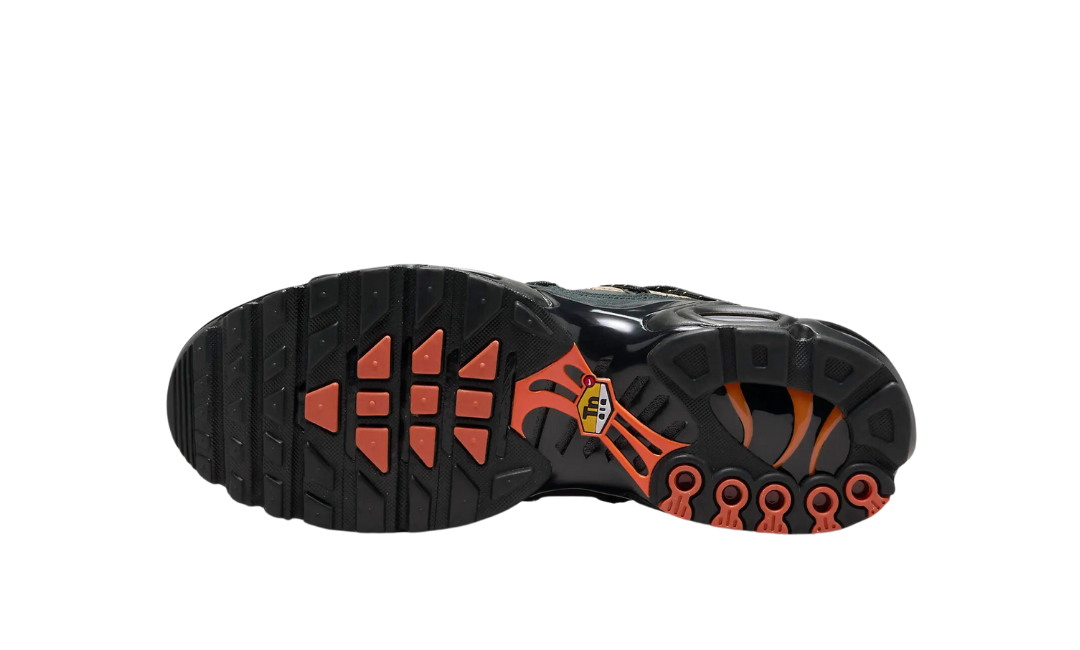 buty-Nike-Air-Max-Plus-Drift-Black-Dragon-Red-FD4290-010-1