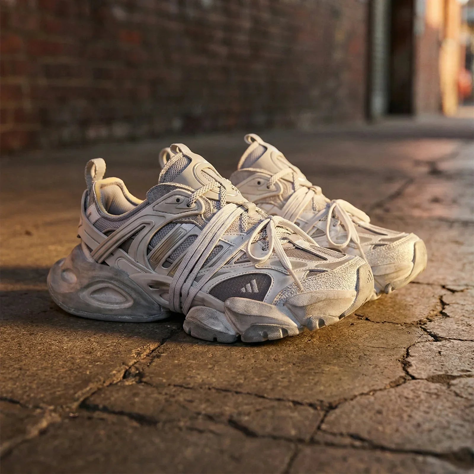 Adidas XLG Runner Deluxe Wonder Beige – bestseller nowoczesnego streetwearu